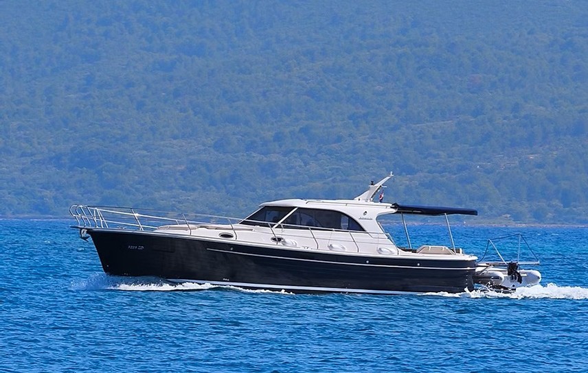 Adriana 44 boat eksterijer