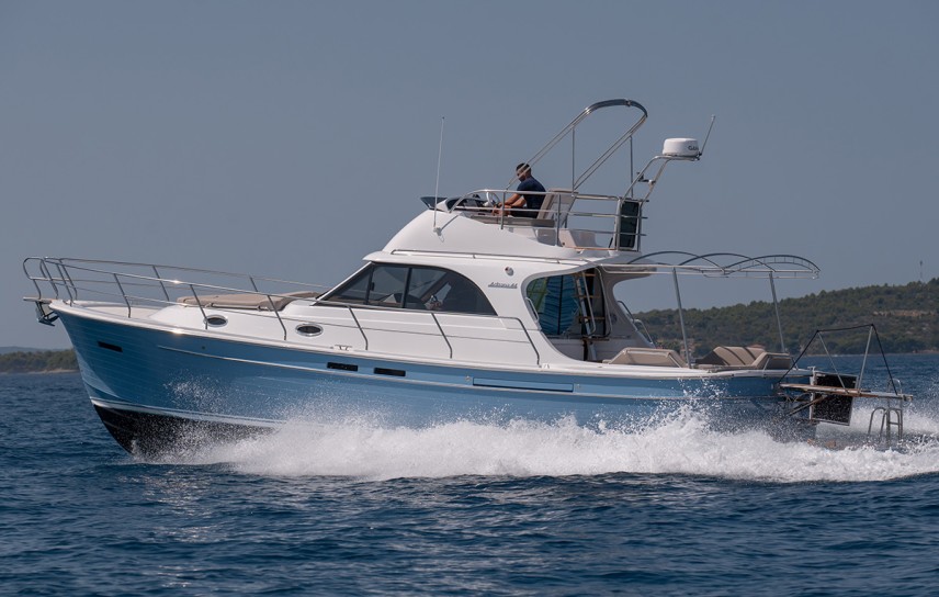 Adriana 44 Fly boat eksterijer