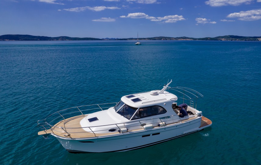 Adriana 36 boat eksterijer